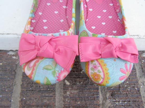mod podge shoes Upcycling: Mod Podge Shoes... Yes thats right... Mod Podge Shoes