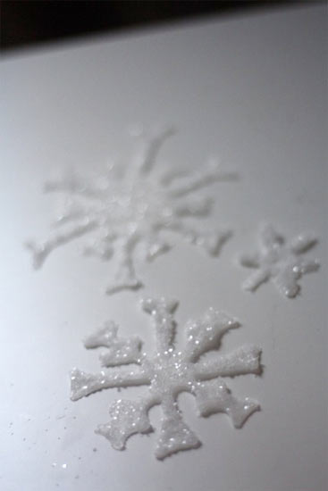 DIY Glue Snowflakes4 DIY Glue Snowflakes