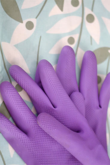 Frilly_Rubber_Gloves2