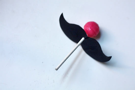 DIY_Mustache_Lollypop3