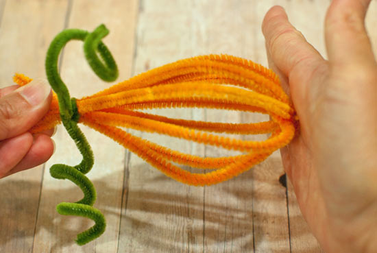 How to make a Pipe Cleaner Pumpkin