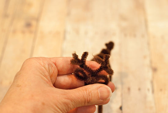 3 Ways to Make a Pipe Cleaner Reindeer - wikiHow