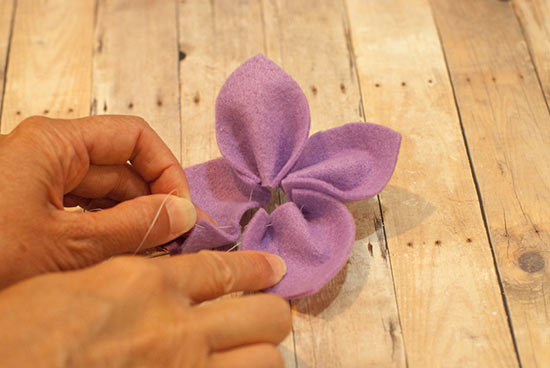 How_to_Make-4_Point_Felt_Flowers7