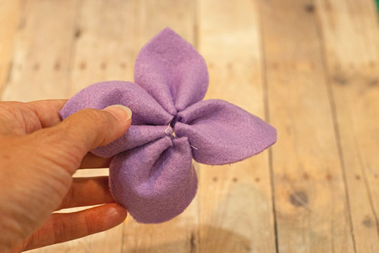 How_to_Make-4_Point_Felt_Flowers8
