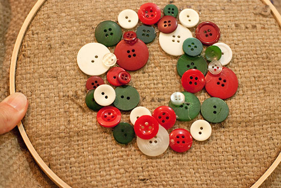 Christmas_Wreath_Embroidery_Hoop_Art7