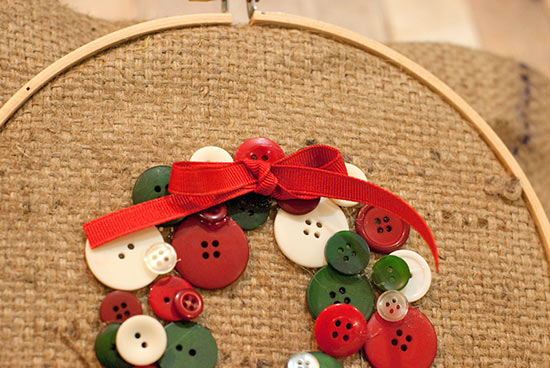 Christmas_Wreath_Embroidery_Hoop_Art9