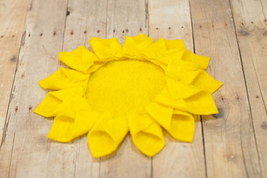 How_to_Make_a_Felt_Sunflower7