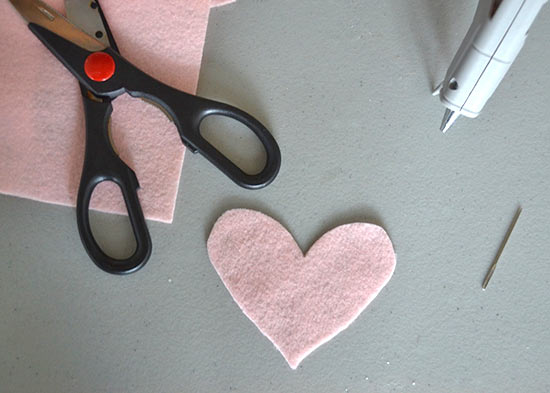 DIY_Valentine_Heart_Ornaments4