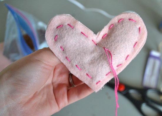 DIY_Valentine_Heart_Ornaments9