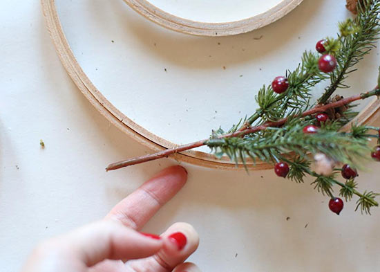 Winter_Embroidery_Hoop_Wreath3