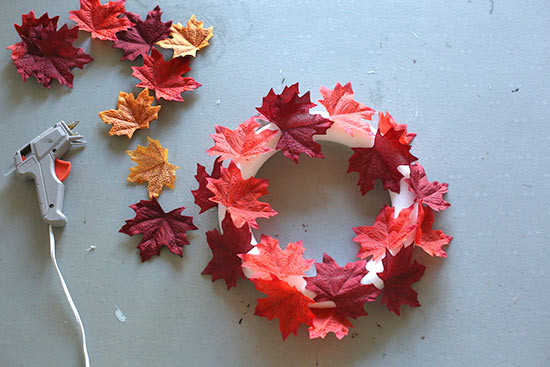 DIY_Autumn_Leaf_Wreath6
