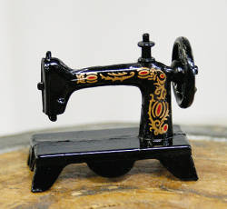 Doll House Miniature Singer Sewing Machine