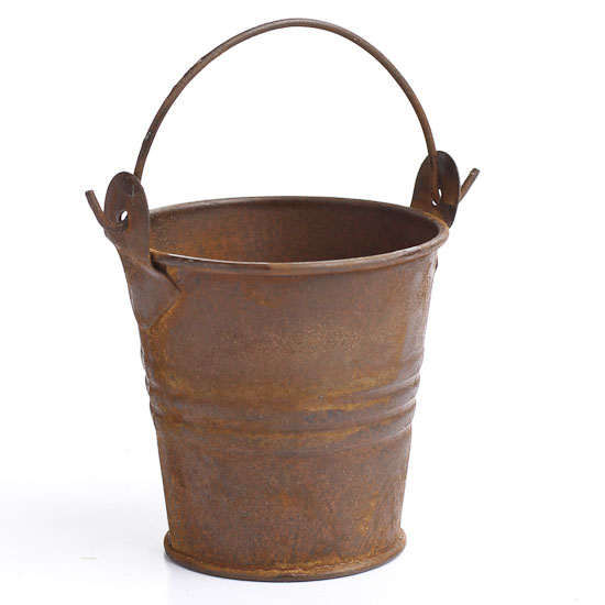 2_primitive_rusty_tin_pail_bucket.jpg.