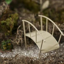Miniature Antique White Wire Bridge