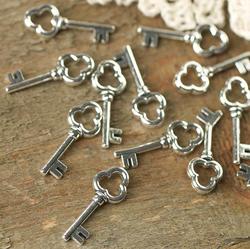 Silver Metal Skeleton Key Charms