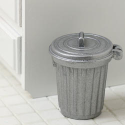 Dollhouse Miniature Trash Can with Garbage 1:12 Scale 