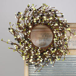 Green and Cream Pip Berry Wreath
