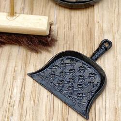 Dollhouse Miniature Cleaning Dust Pan in Black ~ ISL2415 